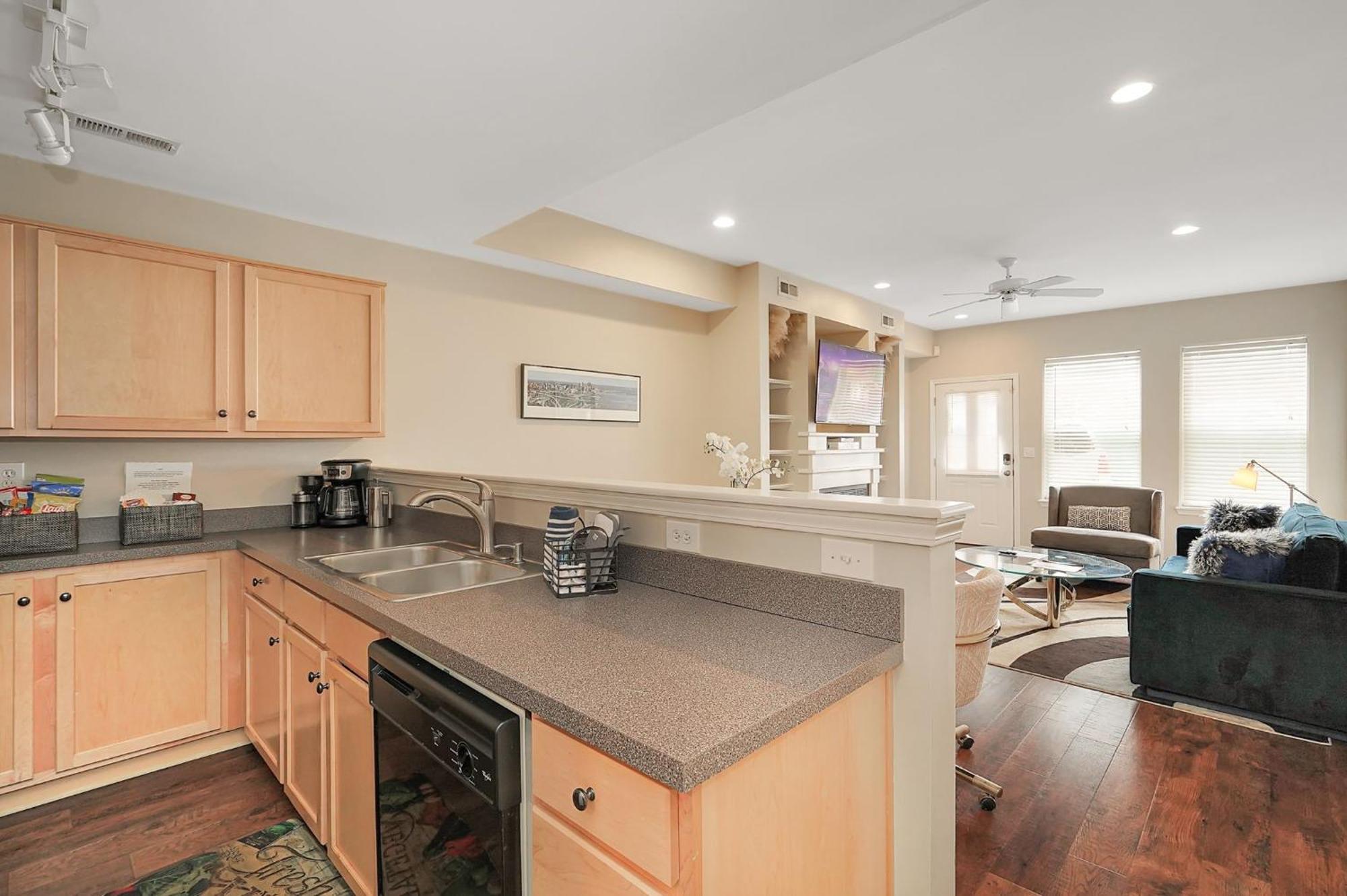 Lux Townhouse, Walk To All, Sleeps 6 Adults Louisville Exterior foto