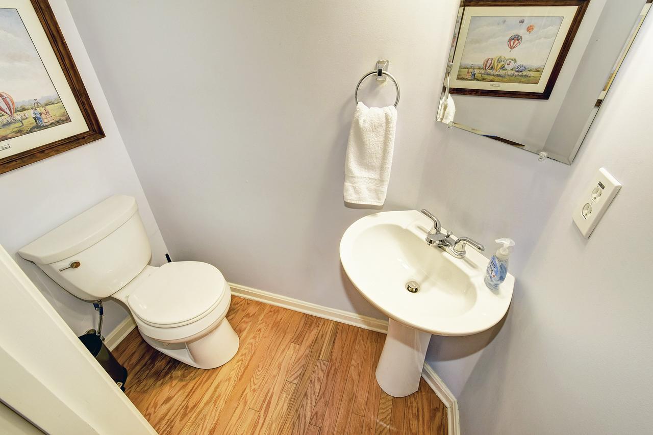 Lux Townhouse, Walk To All, Sleeps 6 Adults Louisville Exterior foto